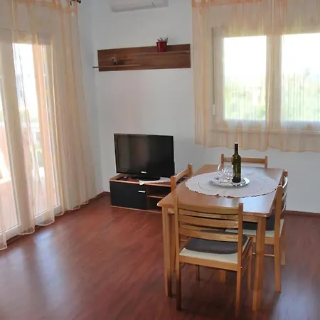 Apartment Fuer Vier Personen Mit Balkon *